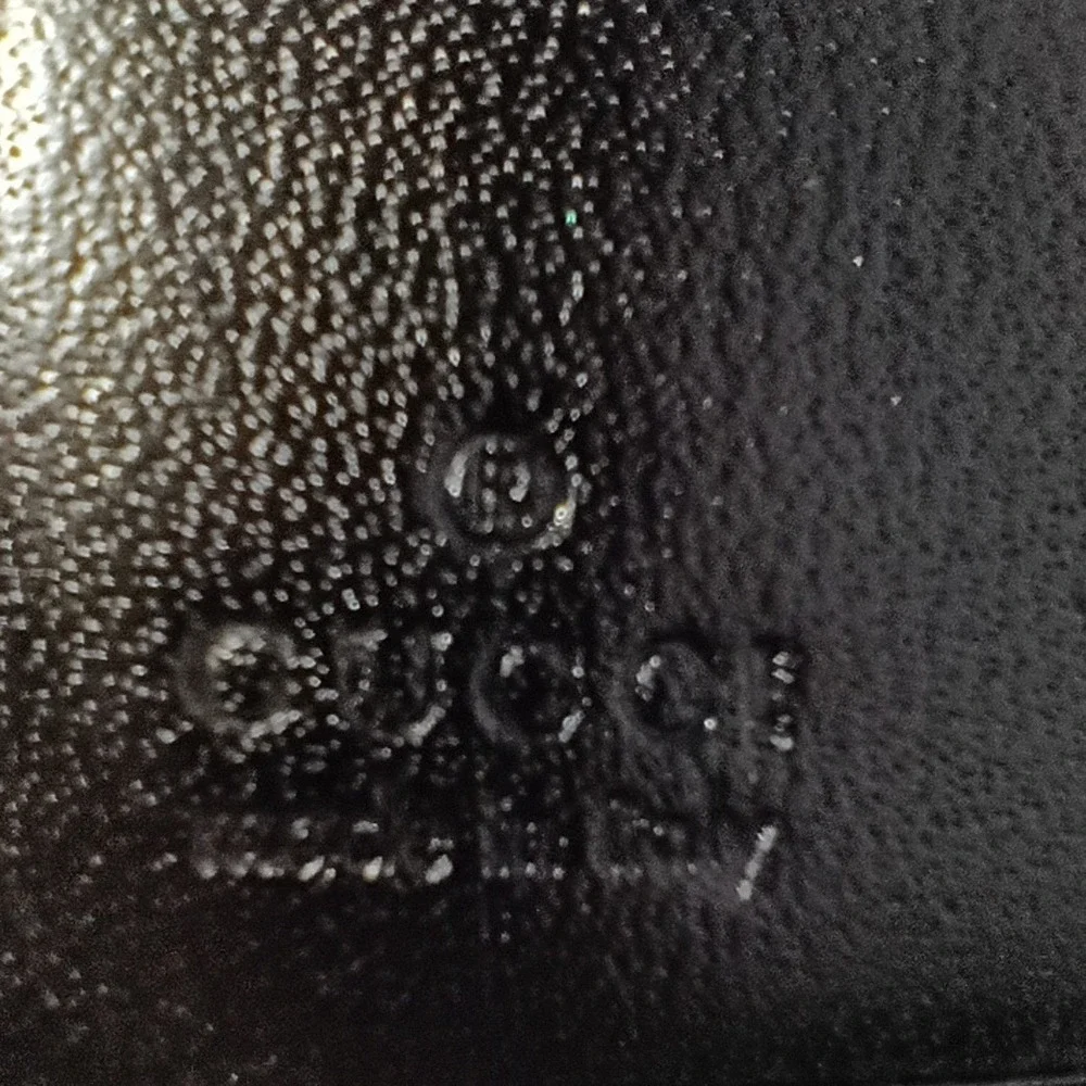 GUCCI Vintage Smooth Black Leather Unisex Bi-Fold Wallet w/ G-Clasp